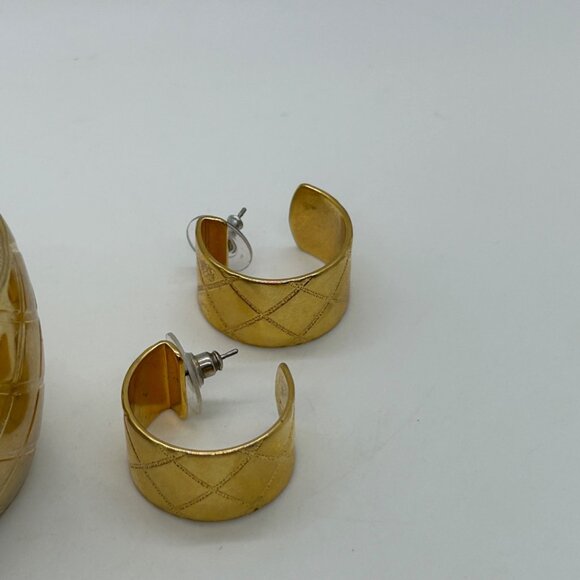 Quilted Gold-Tone Cuff Bracelet & Earrings Set Vintage Style Jewelry - Picture 11 of 12